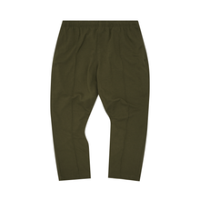 WAFFLE WEAVE PLEATED CROPPED PANTS IN OLIVE