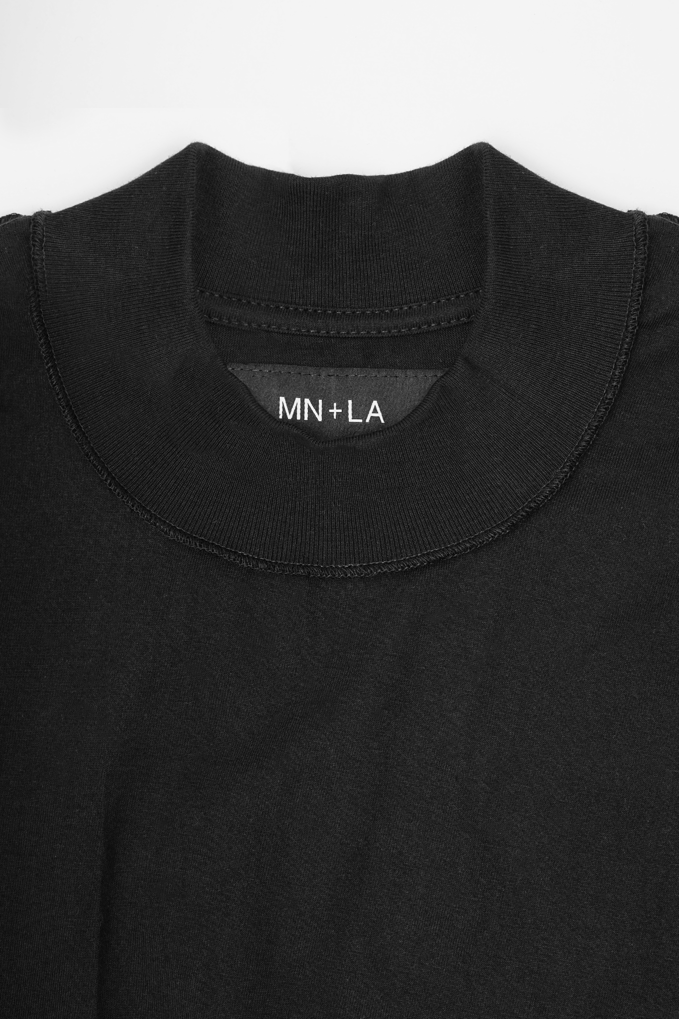 RAW STITCHING MOCK NECK TEE V2 IN ANTHRACITE