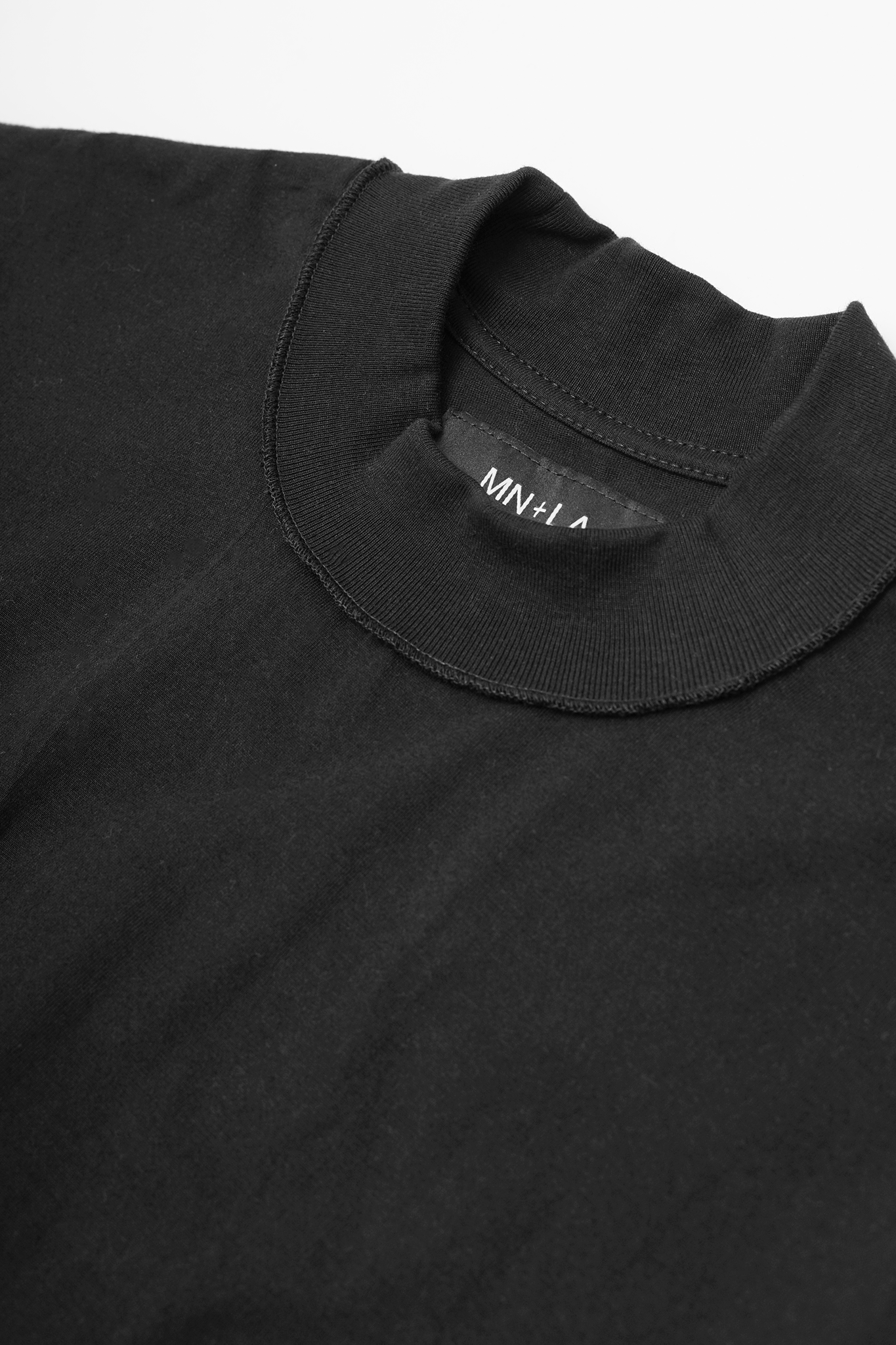 RAW STITCHING MOCK NECK TEE V2 IN ANTHRACITE