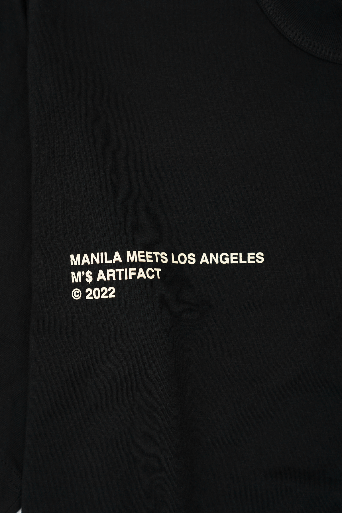"M'$ ARTIFACT" MOCK NECK TEE IN ANTHRACITE
