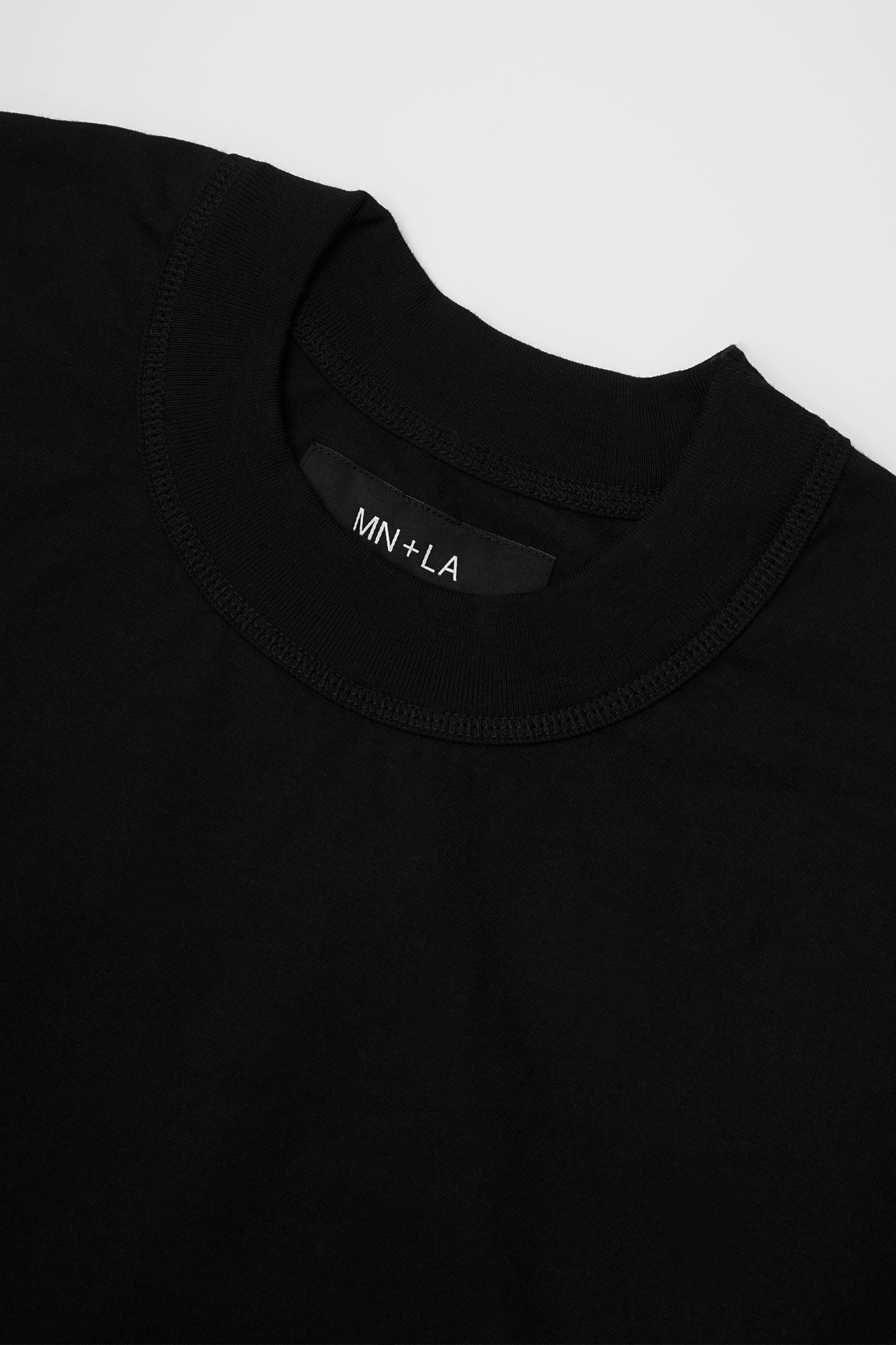 MOCK NECK TEE V3 IN ANTHRACITE