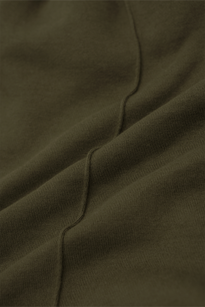 PLEATED HOUSE SHORTS IN OLIVE