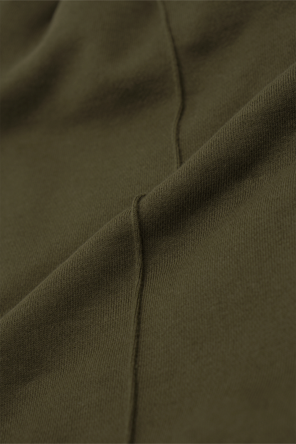 PLEATED HOUSE SHORTS IN OLIVE