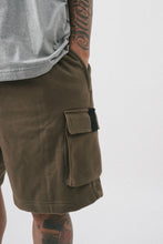 7 POCKET SWEATSHORTS IN OLIVE