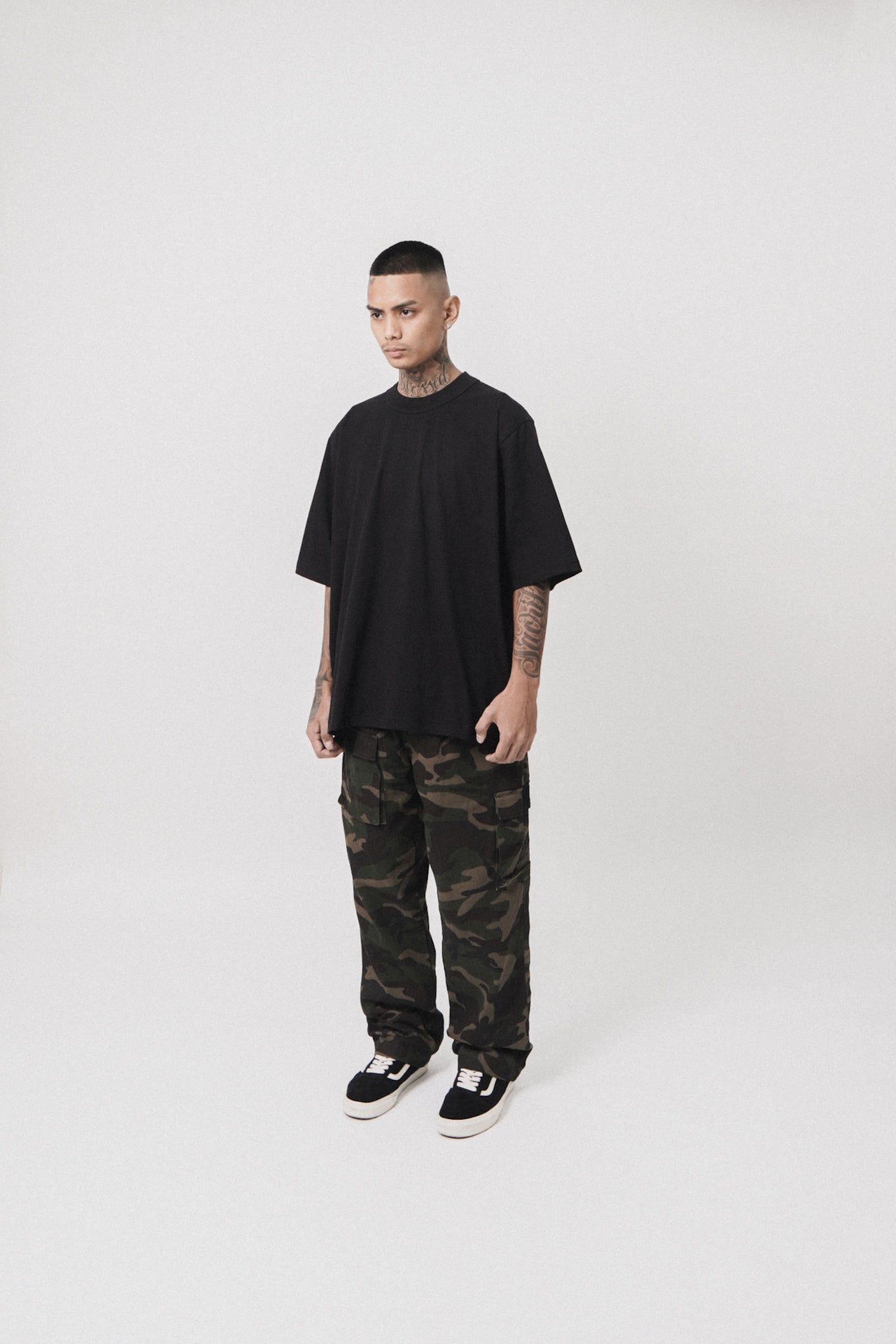 MOCK NECK TEE V3 IN ANTHRACITE