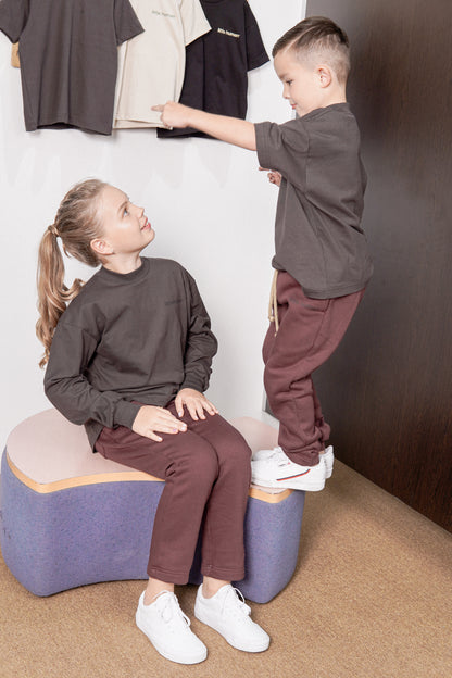 LITTLE HUMAN™ LOUNGE PANTS IN WINE