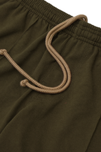 WAFFLE WEAVE PLEATED HOUSE SHORTS IN OLIVE