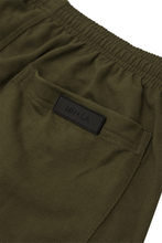 WAFFLE WEAVE PLEATED HOUSE SHORTS IN OLIVE