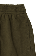 WAFFLE WEAVE PLEATED HOUSE SHORTS IN OLIVE