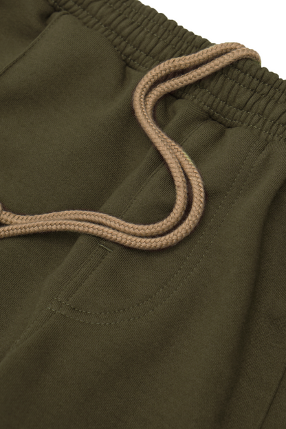 PLEATED HOUSE SHORTS IN OLIVE