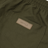 LINEN PLEATED HOUSE SHORTS IN OLIVE