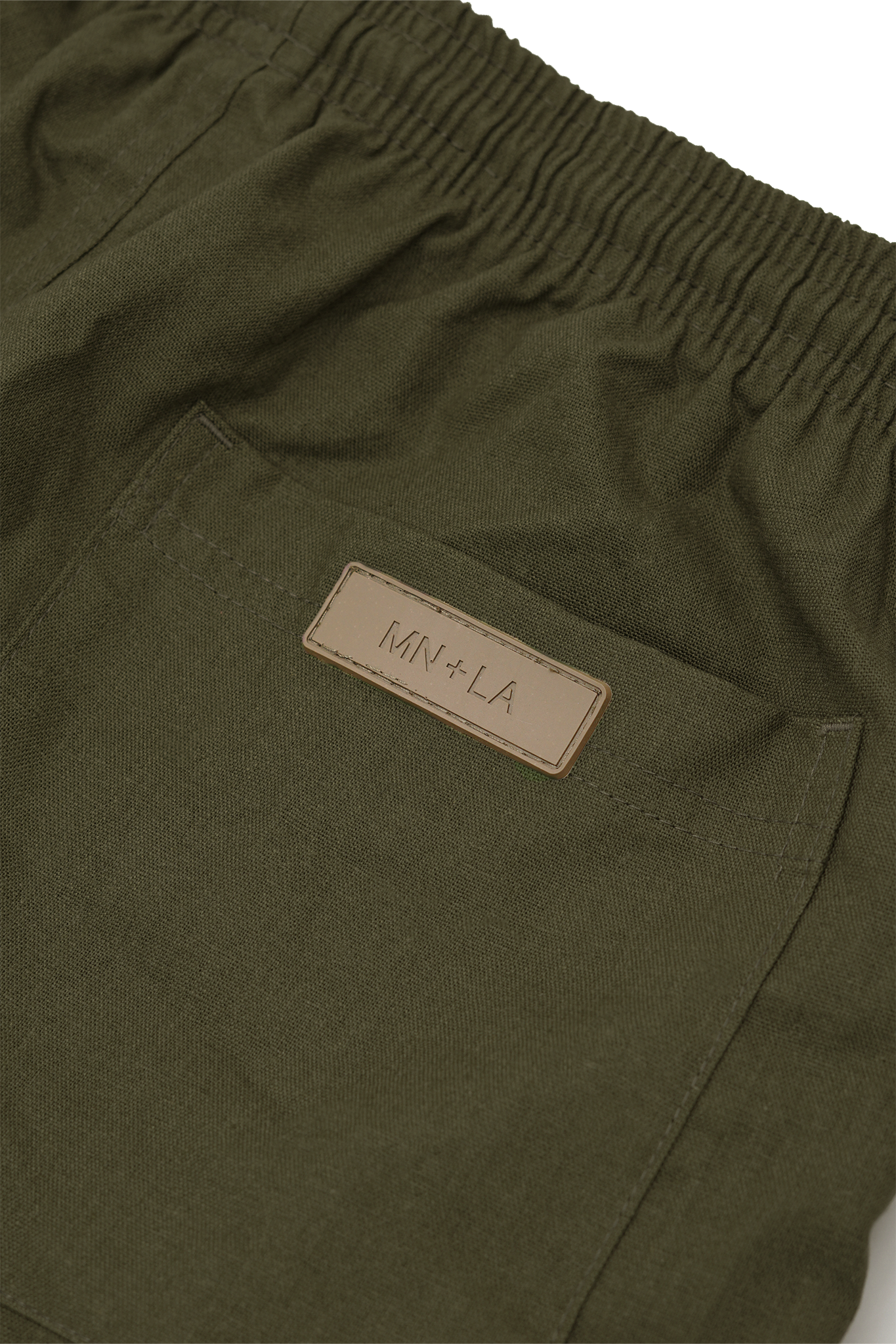 LINEN PLEATED HOUSE SHORTS IN OLIVE