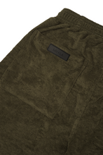 TOWEL TERRY RAW HEM SWEATSHORTS IN OLIVE