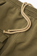 7 POCKET SWEATSHORTS IN OLIVE