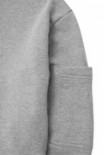 LOUNGE SWEATSHIRT IN HEATHER GREY