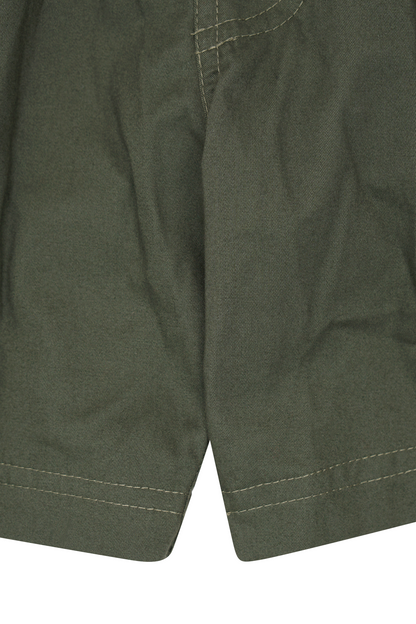 PLEATED HOUSE SHORTS IN MOSS GREEN