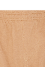 WAFFLE WEAVE PLEATED CROPPED PANTS IN WHEAT