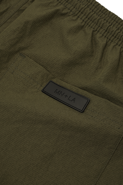 SHINOBI PLEATED HOUSE SHORTS IN OLIVE
